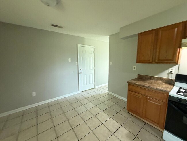 Building Photo - 5596 Karen Dr