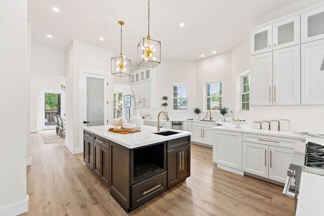 Building Photo - $15,995 - Stunning Executive Estate in Wil...