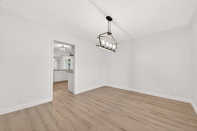 Building Photo - 10602 Longmont Dr