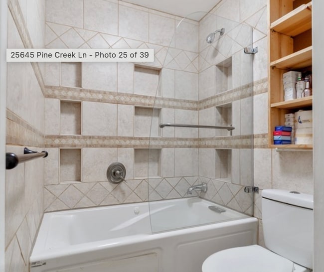 Building Photo - GORGEOUS 3 BEDROOM 3 BATH TOWNHOME