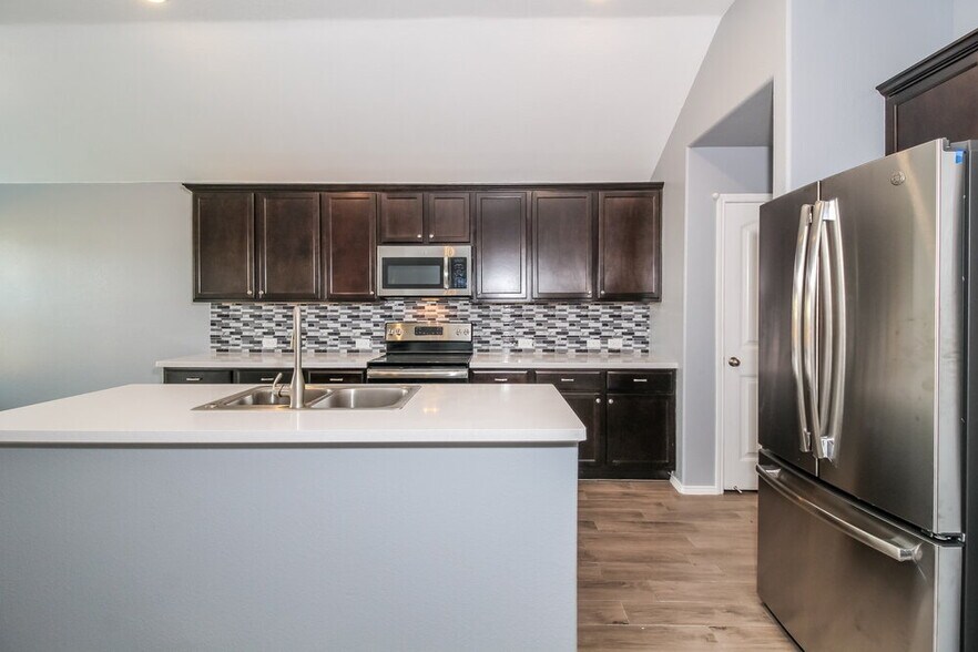 Building Photo - 6825 Waterhill Ln