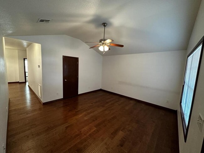 Building Photo - 822 15th St