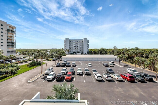Building Photo - 5163 N Hwy A1A
