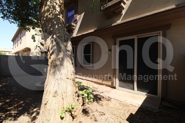 Building Photo - 8147 W Lynwood St