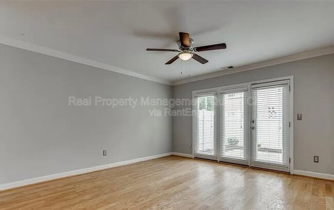 Building Photo - 1224 Green Oaks Ln