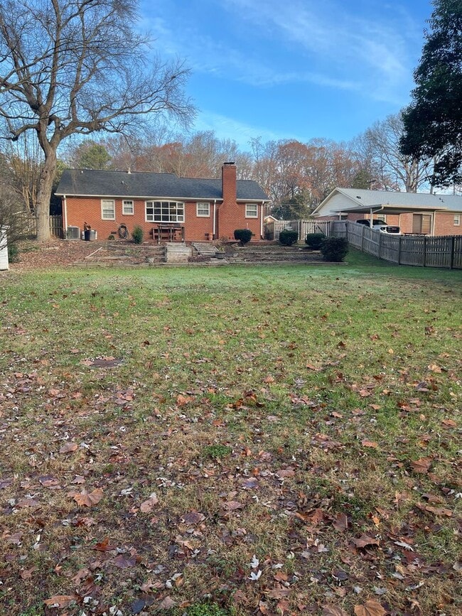 Building Photo - 3 BR Brick Ranch with Fenced Yard in Starm...