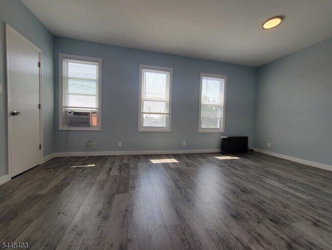 Building Photo - 712 W Blancke St