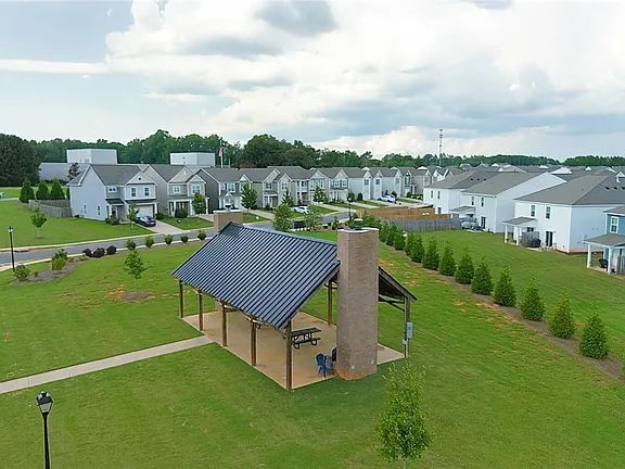 Building Photo - Brand new townhome - Perfect for students or families