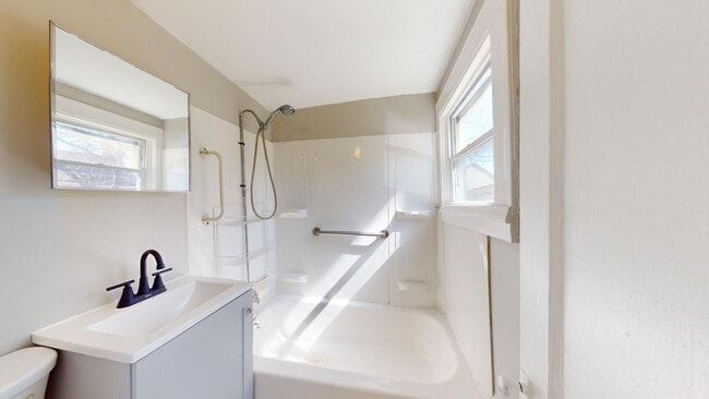 Building Photo - 3123 W 58th St
