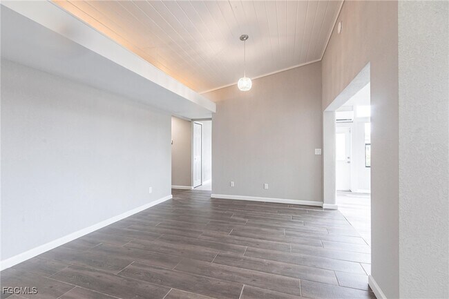Building Photo - 16737 Pheasant Ct