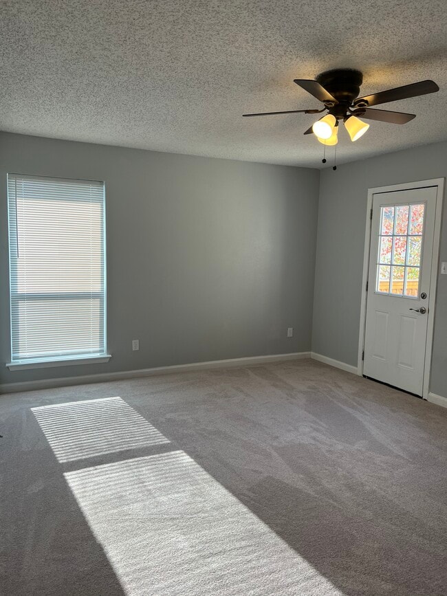 Building Photo - 711 Harbour Town Dr