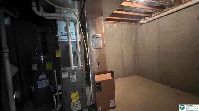 Building Photo - 251 Milkweed Dr