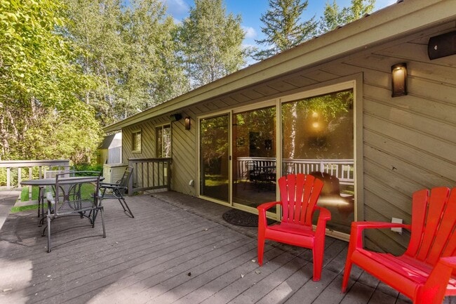 Building Photo - 2 bedroom, 1 bath house with Whitefish Lake Access