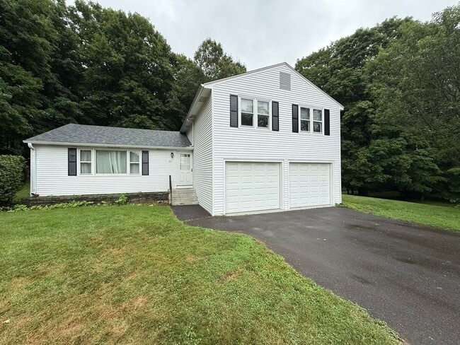 Building Photo - Beautiful 3 Bed, 1 Bath Single Family for Rent in Broad Brook!