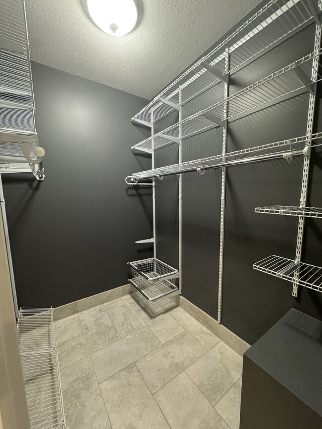 Building Photo - Beautiful Home Available Immediately in Se...