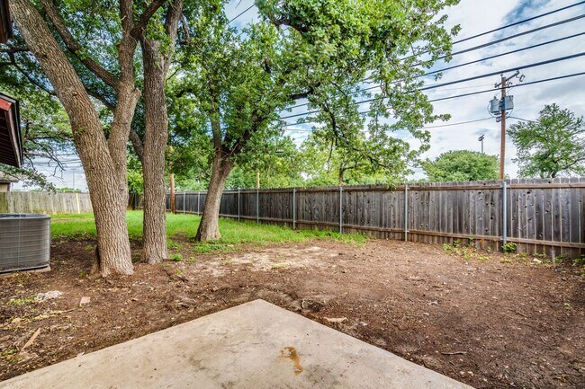 Building Photo - 1306 Glenda Dr