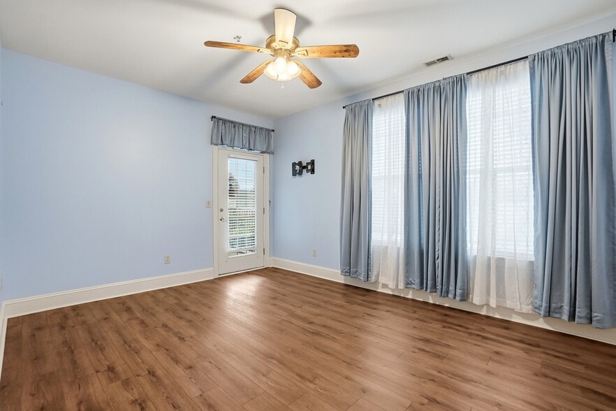 Building Photo - 1117 Park West Dr