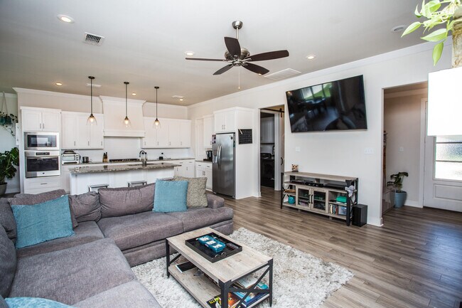 Building Photo - 23 Wilshire Blvd