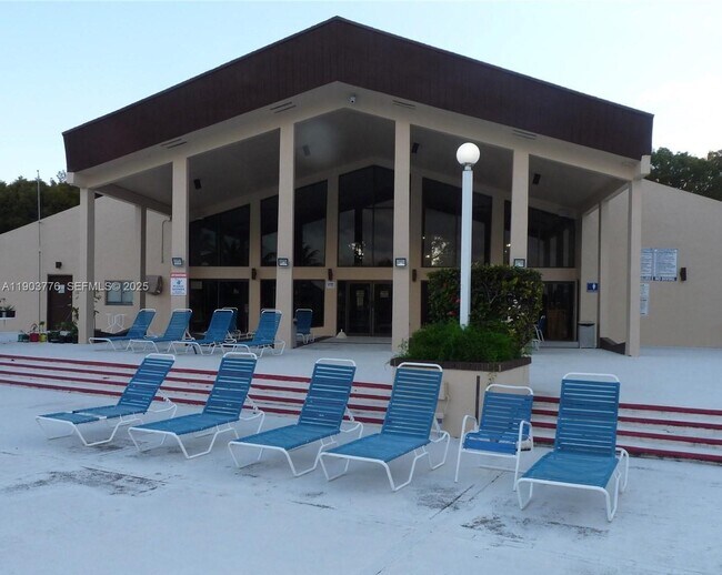 Building Photo - 14301 N Kendall Dr