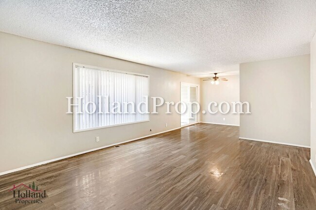 Building Photo - Charming 3-Bedroom Duplex with Fenced Yard, Fireplace & Garage Near Hwy 26!