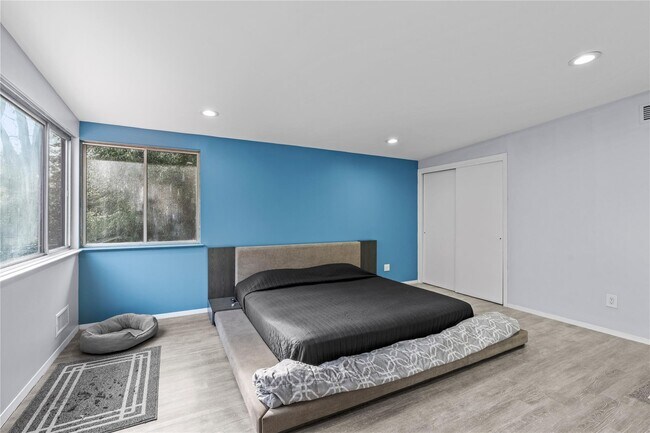 Building Photo - 22 Balmoral Cres