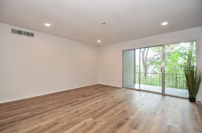 Building Photo - 6529 Bayou Glen Rd