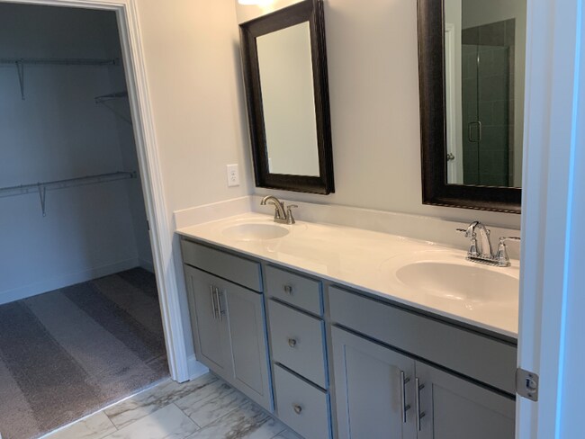 Building Photo - 238 Cloverbrook Way