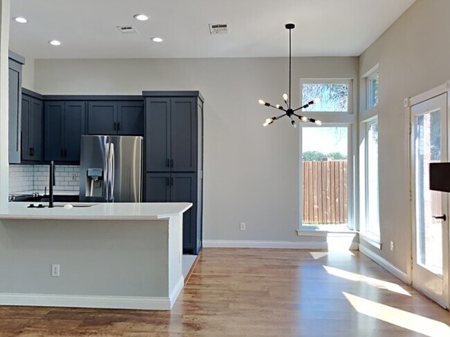 Building Photo - 250 Pinyon Ln