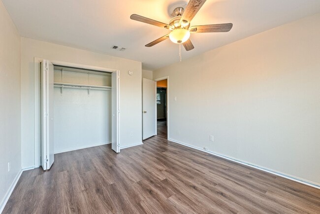 Building Photo - Homey Comfort with Spacious Yard in North Austin