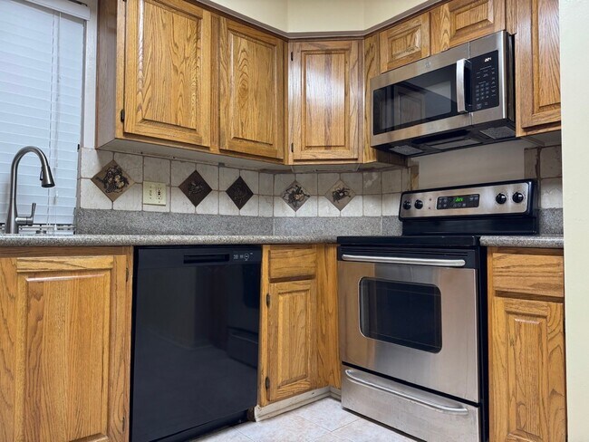 Building Photo - 5200 Weslayan St