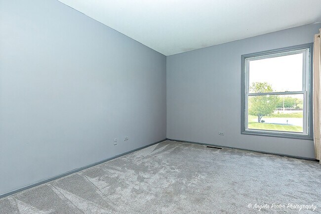 Building Photo - 1402 W Inverrary Ln