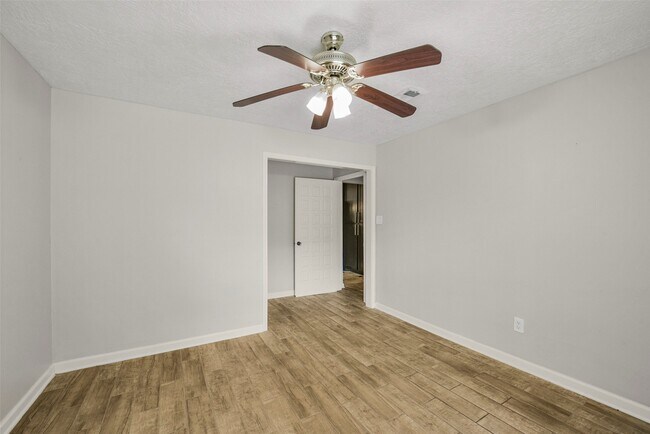 Building Photo - 5147 Beechnut St