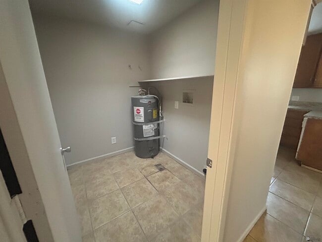 Building Photo - 143 W 27th Pl