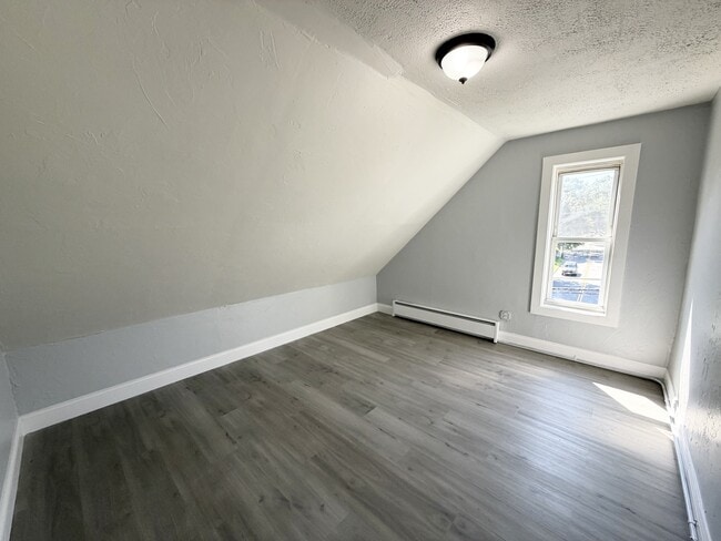 Building Photo - 155 Oak St