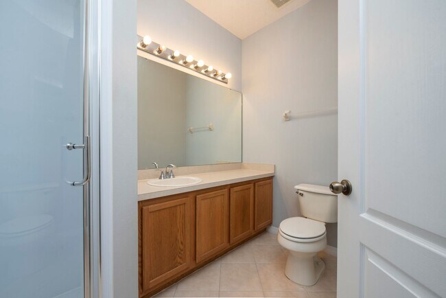 Building Photo - 2 Bedroom /2.5 bathrooms Town House. Just few minutes from Medical City.