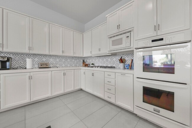 Building Photo - 267 Loch Lomond Rd