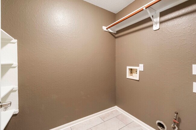 Building Photo - 19 Shimmer Pond Pl