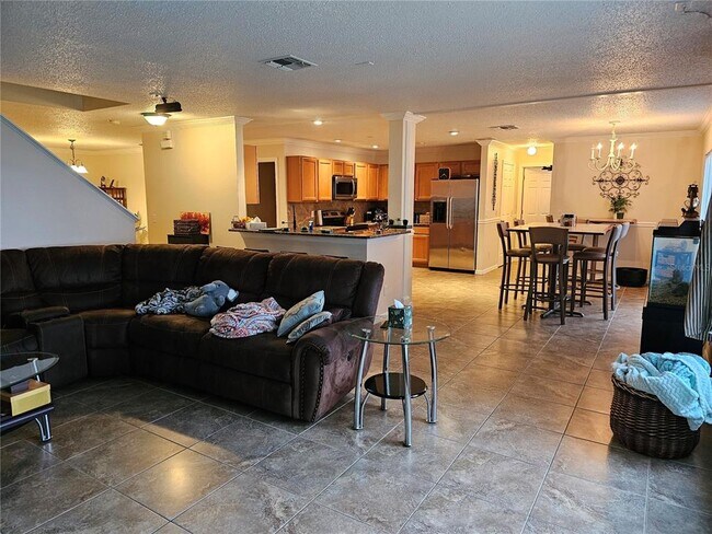 Building Photo - 699 Skyridge Rd