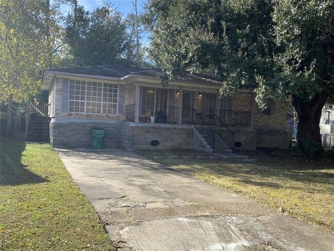 Building Photo - 1361 Westlawn Dr