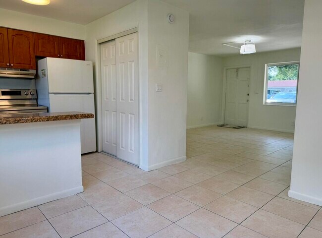 Building Photo - 5210 SW 90th Way