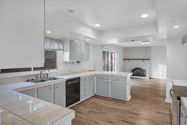 Building Photo - A Clean, Well-Sized Home With Solar in Woodland