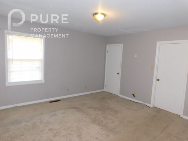 Building Photo - 117 22nd Ave NW