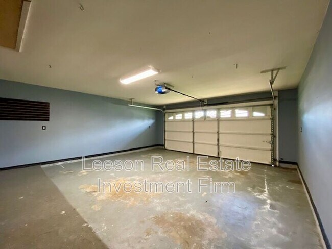 Building Photo - 5842 Bayou Dr