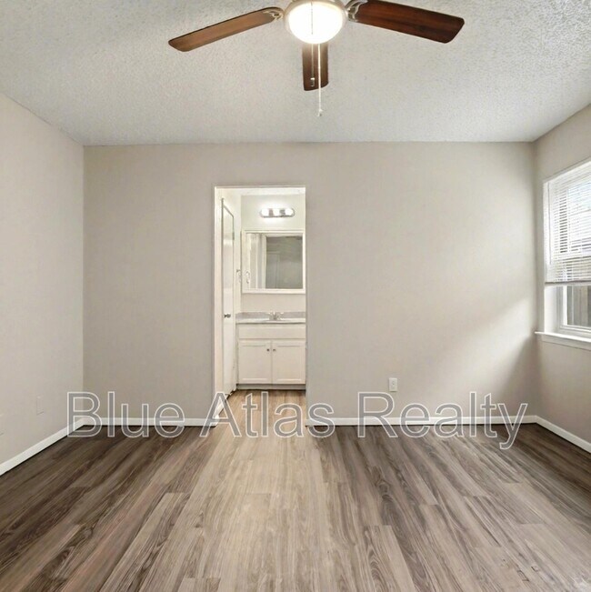 Building Photo - 6537 Meadowview Ln