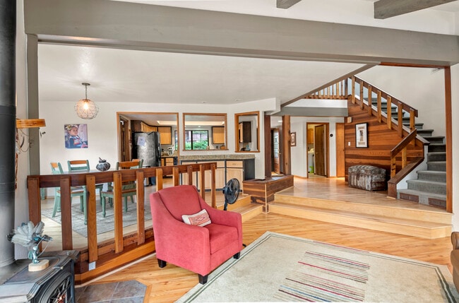 Building Photo - 2115 N Fox Hill Rd