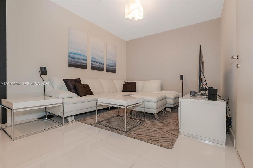 Building Photo - 200 Biscayne Boulevard Way