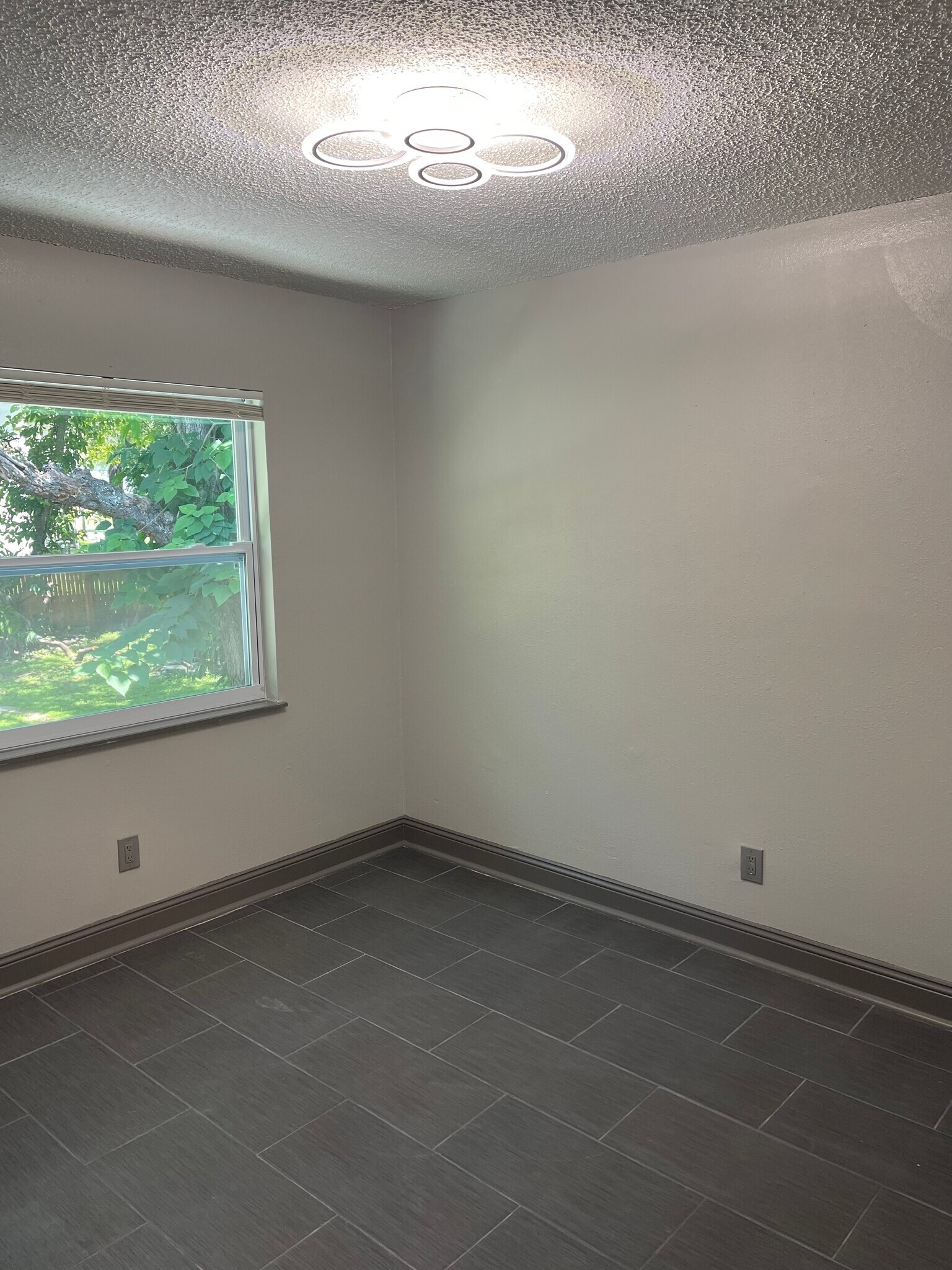 Building Photo - 7919 Lakeshore Dr
