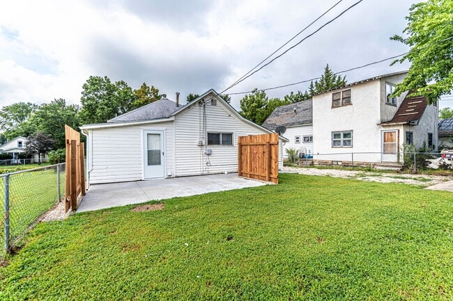 Building Photo - Single Family Home
