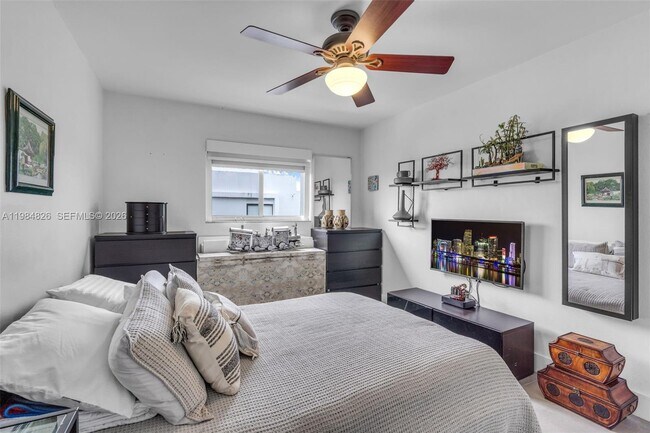 Building Photo - 820 Salzedo St