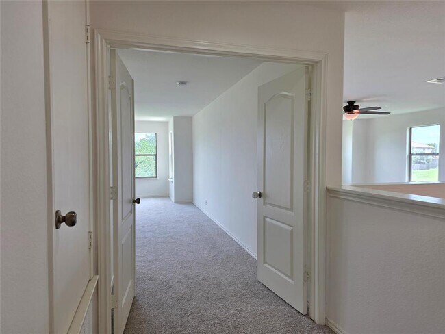 Building Photo - 160 Mistletoe Ln